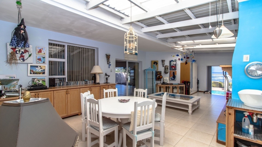 5 Bedroom Property for Sale in Sandbaai Western Cape